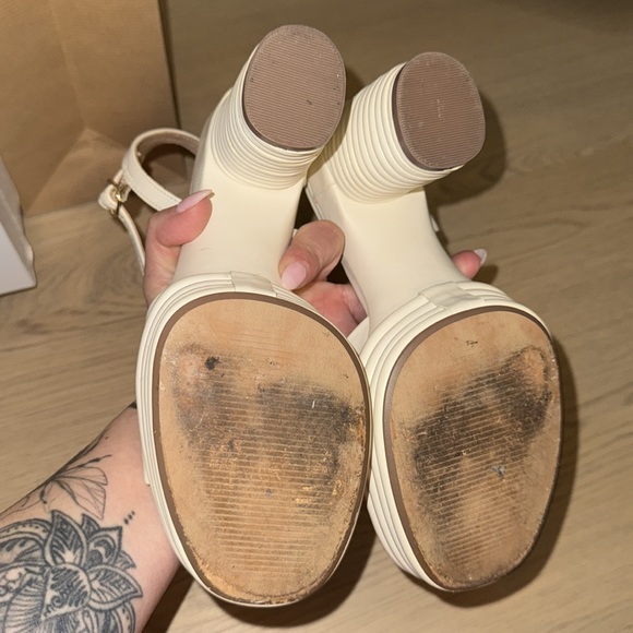 Express nude platforms - Picture 4 of 4